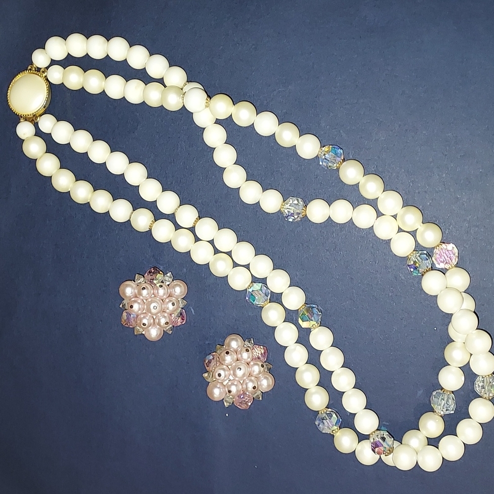 Rhinestone and pearls aet